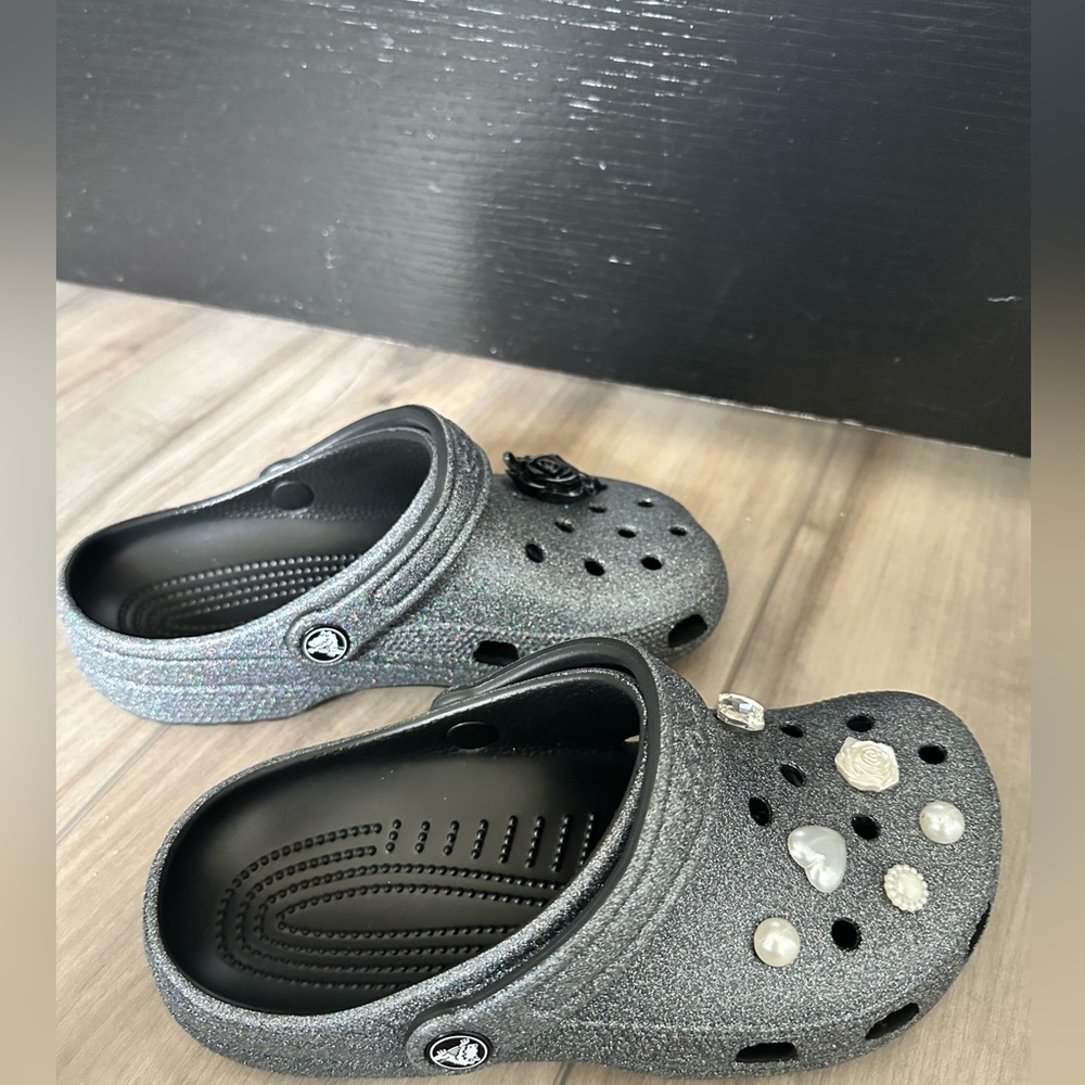CROCS with Charms - Picture 4 of 6